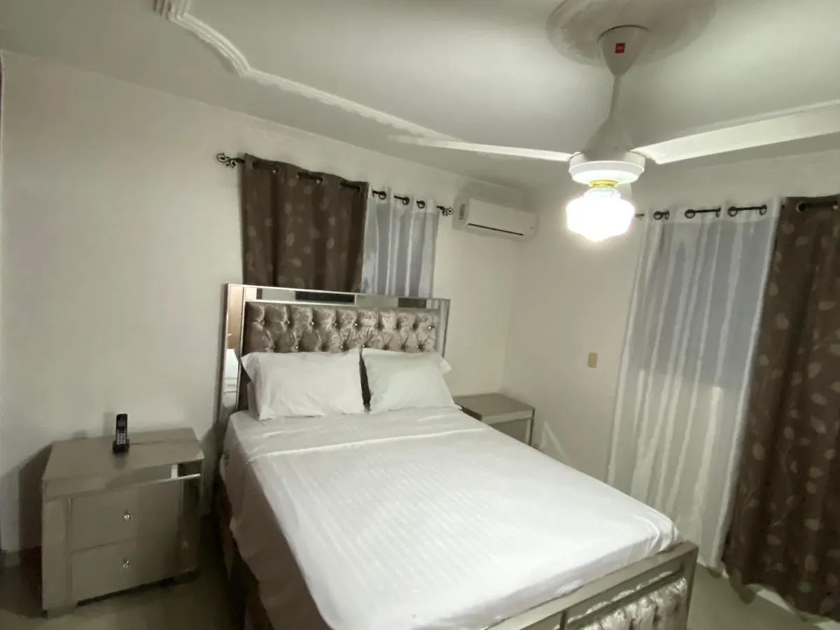 1Dom Rep - Huge Cozy 3 Bedrooms - Electric Transformer And Inverter- Close To All Transportation Jacobo Majluta - Residencial Paradise V Colina Arroyo 1 Santo Domingo Daire