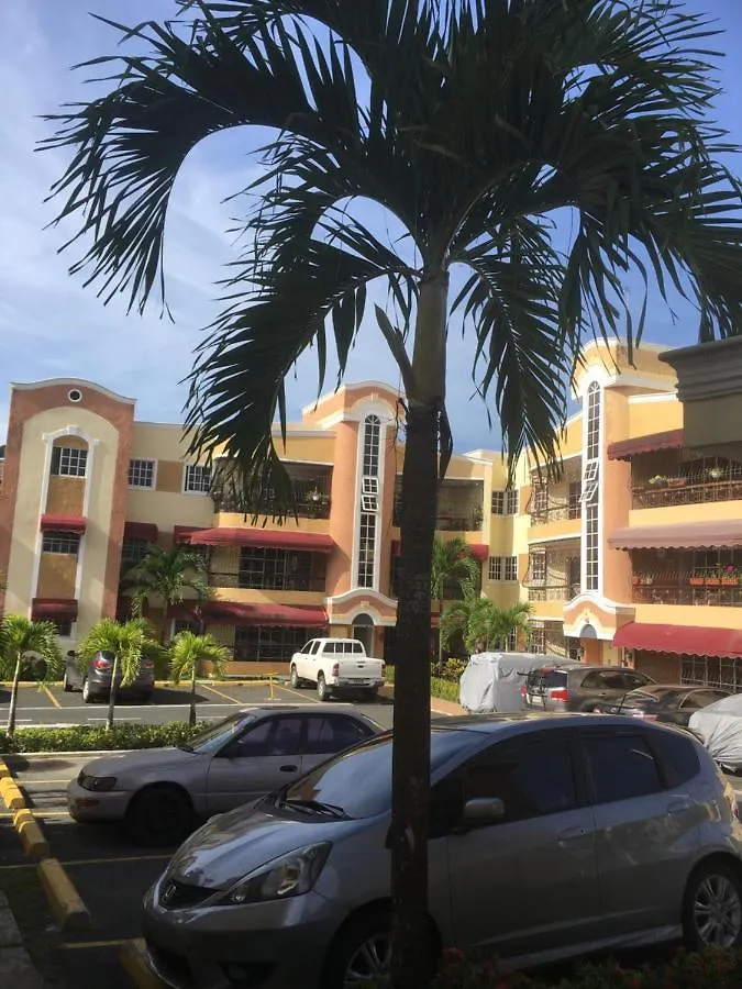 Paradise Colina: Spacious 3-Bedroom with Backup Power Santo Domingo Apartment