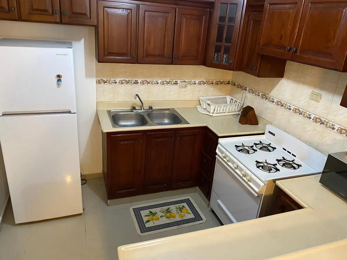 Paradise Colina: Spacious 3-Bedroom with Backup Power Santo Domingo Apartment