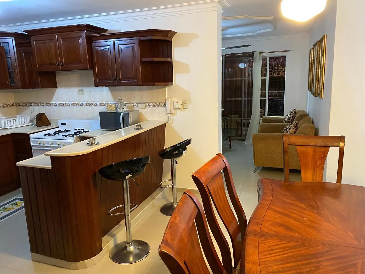 Apartment Paradise Colina: Spacious 3-Bedroom with Backup Power Santo Domingo