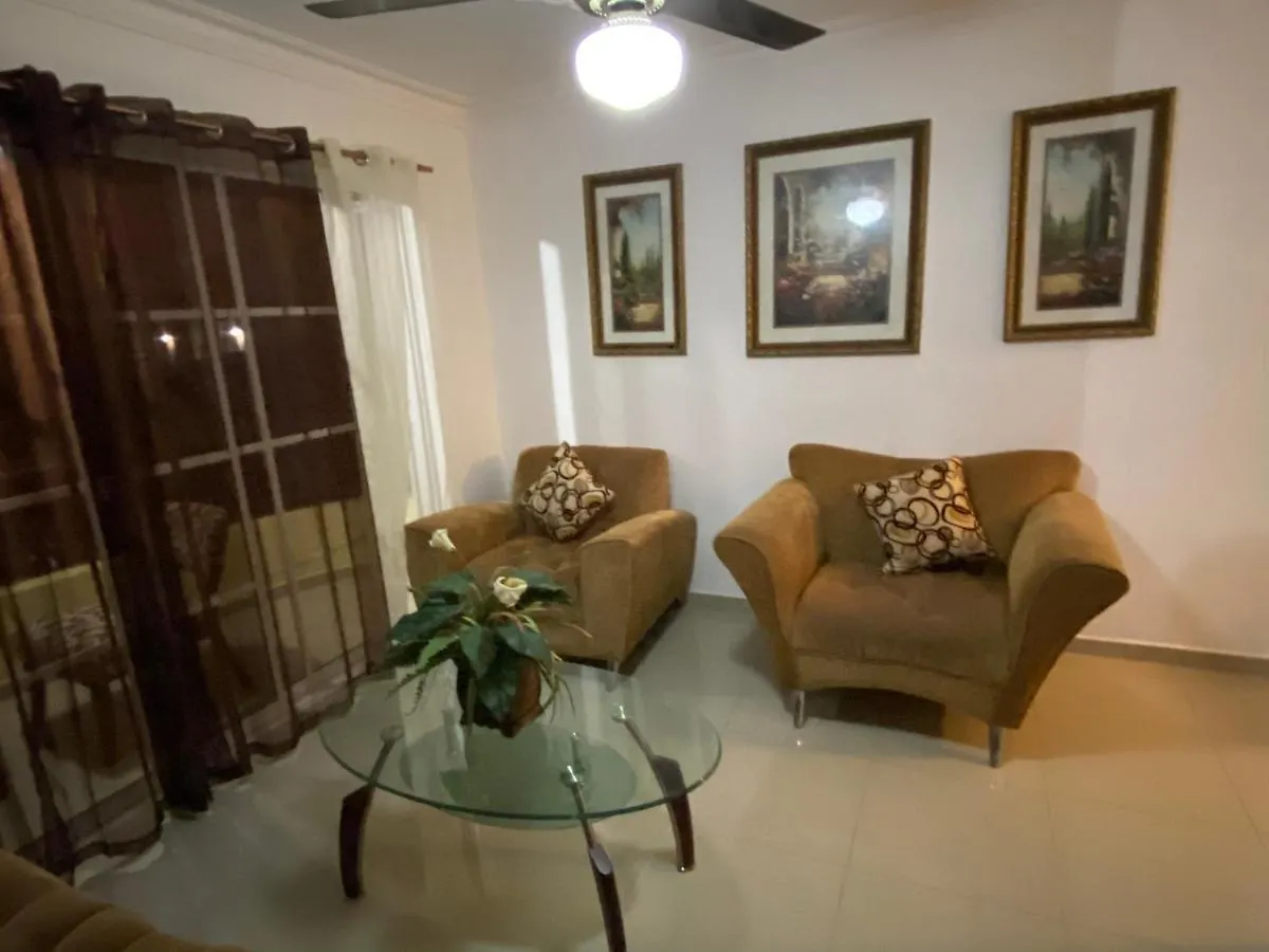 Paradise Colina: Spacious 3-Bedroom with Backup Power Santo Domingo Apartment