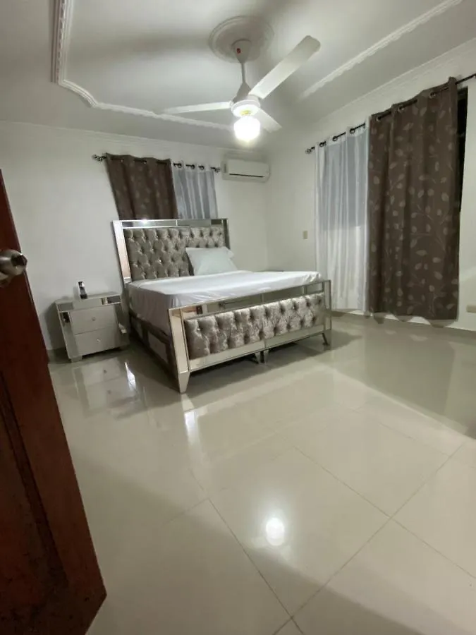 Apartment Paradise Colina: Spacious 3-Bedroom with Backup Power Santo Domingo