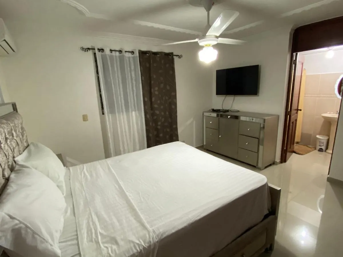 Paradise Colina: Spacious 3-Bedroom with Backup Power Santo Domingo 0*,