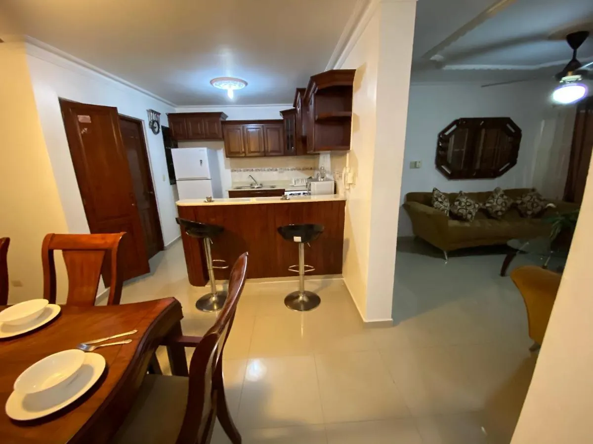Paradise Colina: Spacious 3-Bedroom with Backup Power Santo Domingo Apartment