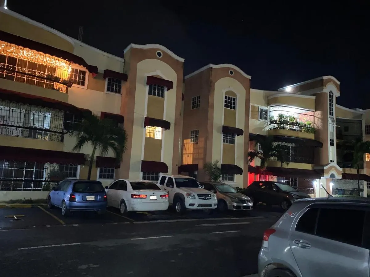 Apartment Paradise Colina: Spacious 3-Bedroom with Backup Power Santo Domingo