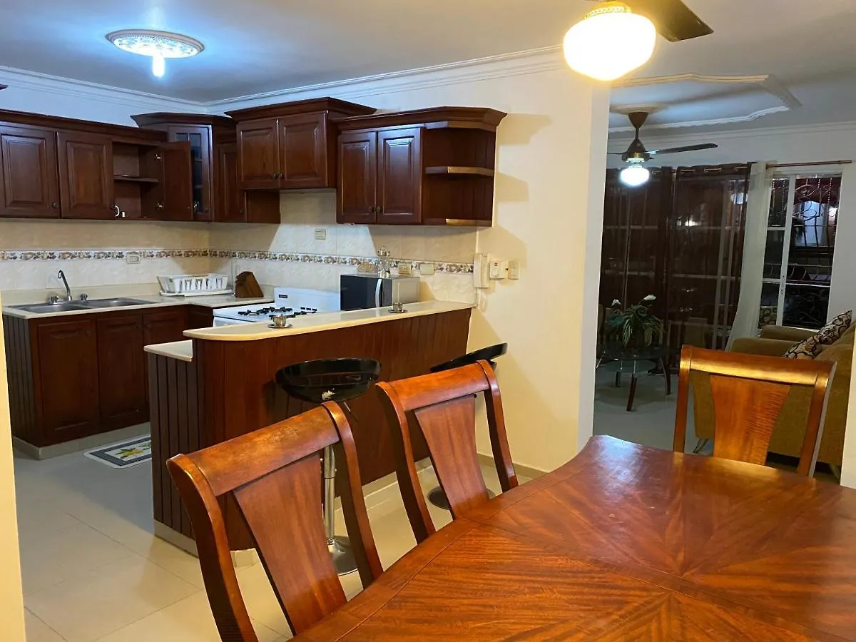 Paradise Colina: Spacious 3-Bedroom with Backup Power Santo Domingo
