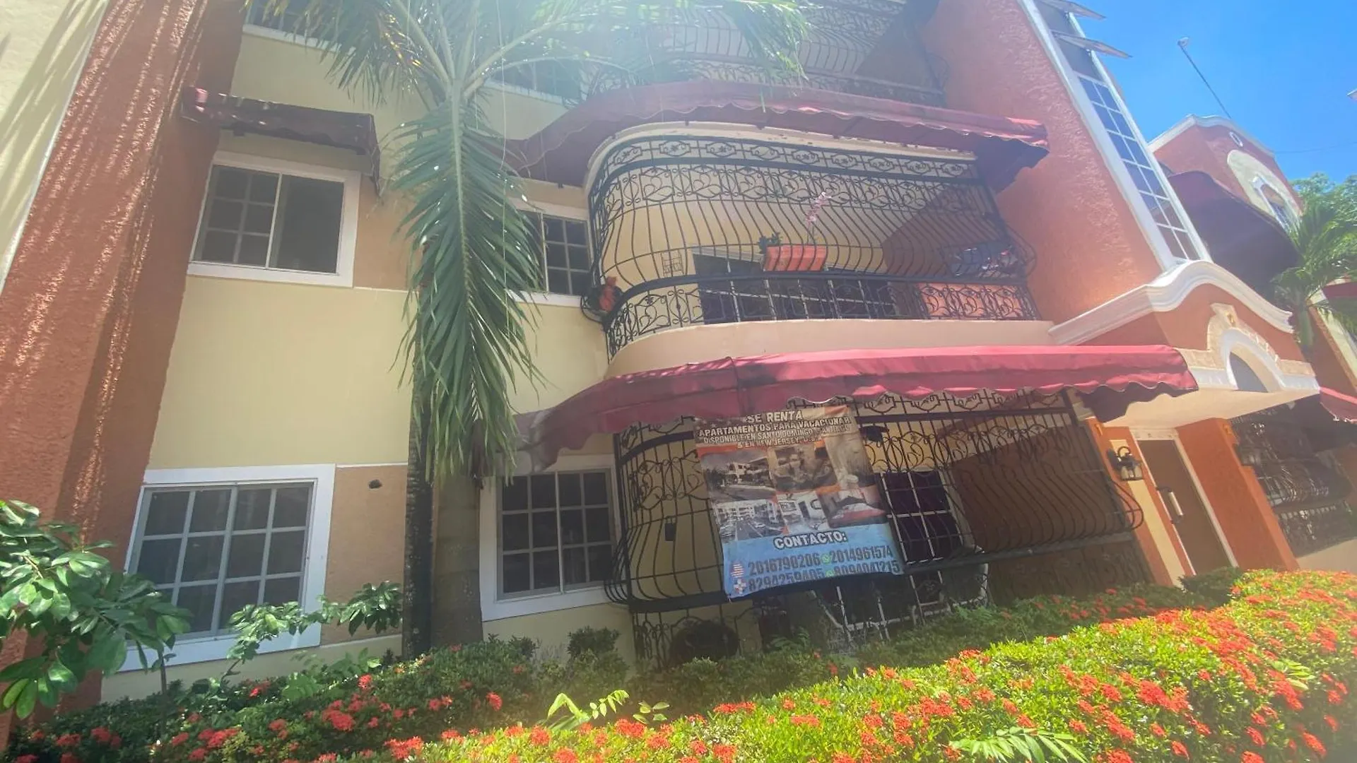 Paradise Colina: Spacious 3-Bedroom with Backup Power Santo Domingo Apartment